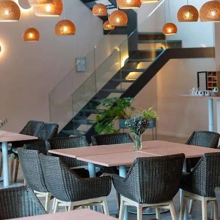 Off Ξενοδοχείο *