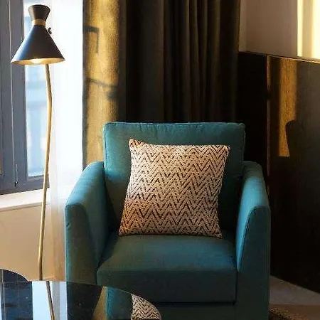 Ξενοδοχείο Off *