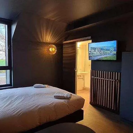 Off Ξενοδοχείο *