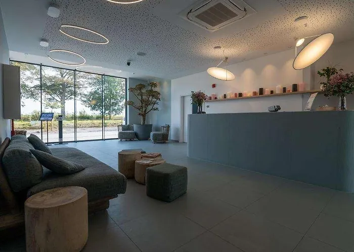 فندق Off فافري